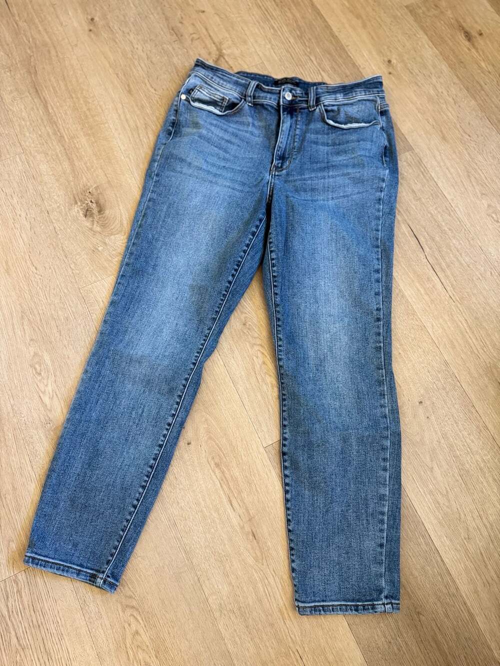 Judy Blue Slim Fit Jeans - Light to Medium Blue Wash